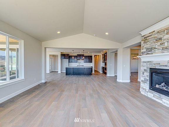 3rd image of 295 Burch Hollow Ln