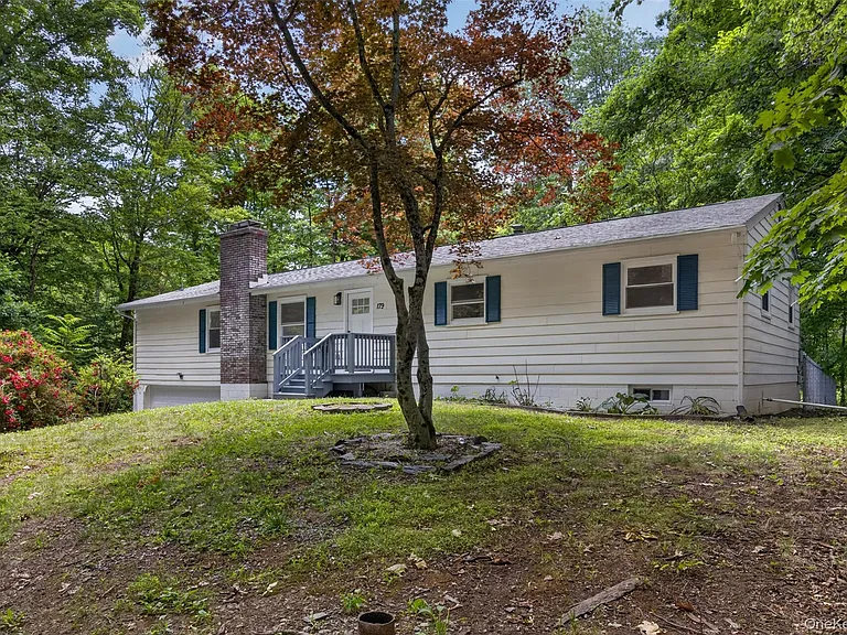 179 Roosevelt Rd — Photo 5