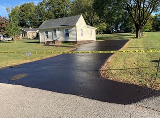 5219 Maple Spring Dr, Louisville, KY 40229