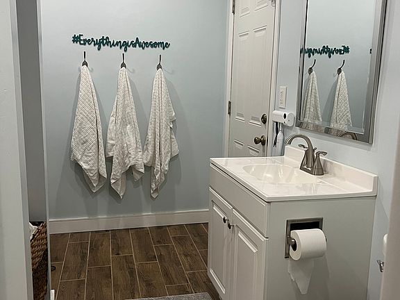 4th image of 17711 Leslie Ave