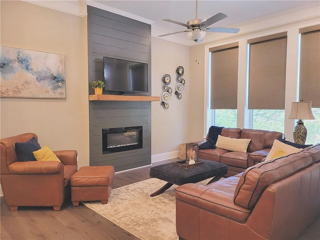 3 bed, 2.5 bath, 2054 sqft, $3,000 — Photo 3