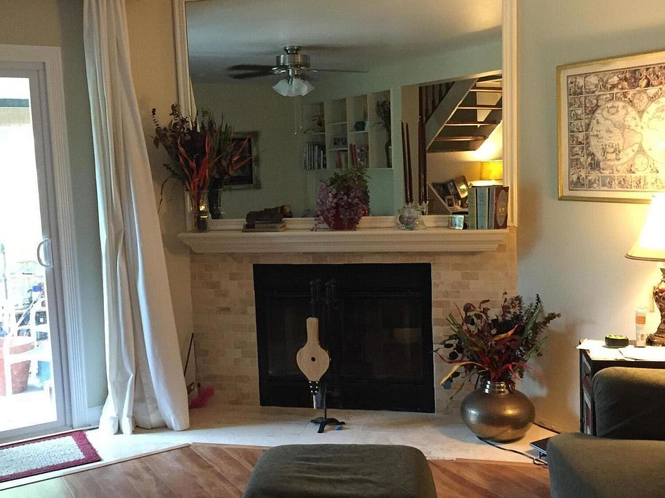 1st image of 3000 COBBLEWOOD Lane E
