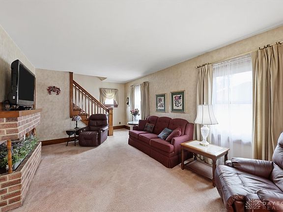 3rd image of 306 N Bechtle Ave