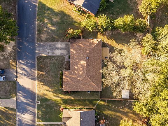 5th image of 37 Kensington Dr