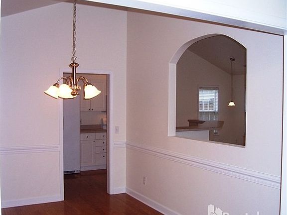 3rd image of 522 Foxwood Ln