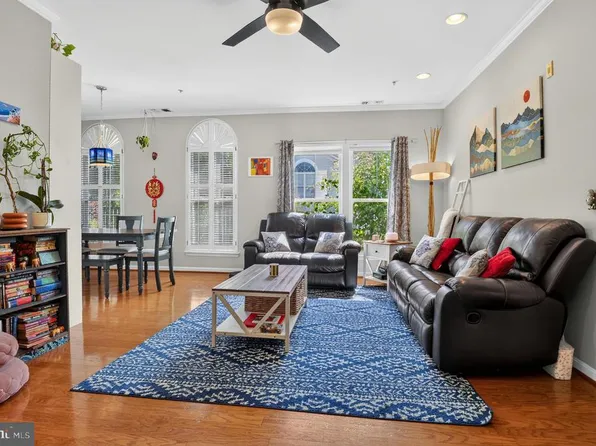 2921 Deer Hollow Way Unit 113, Fairfax, VA 22031