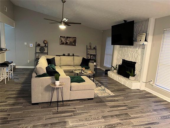 2nd image of 378 Park Ridge Cir