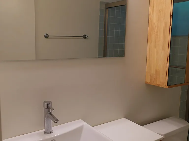 546 N Flores St #6 — Photo 30