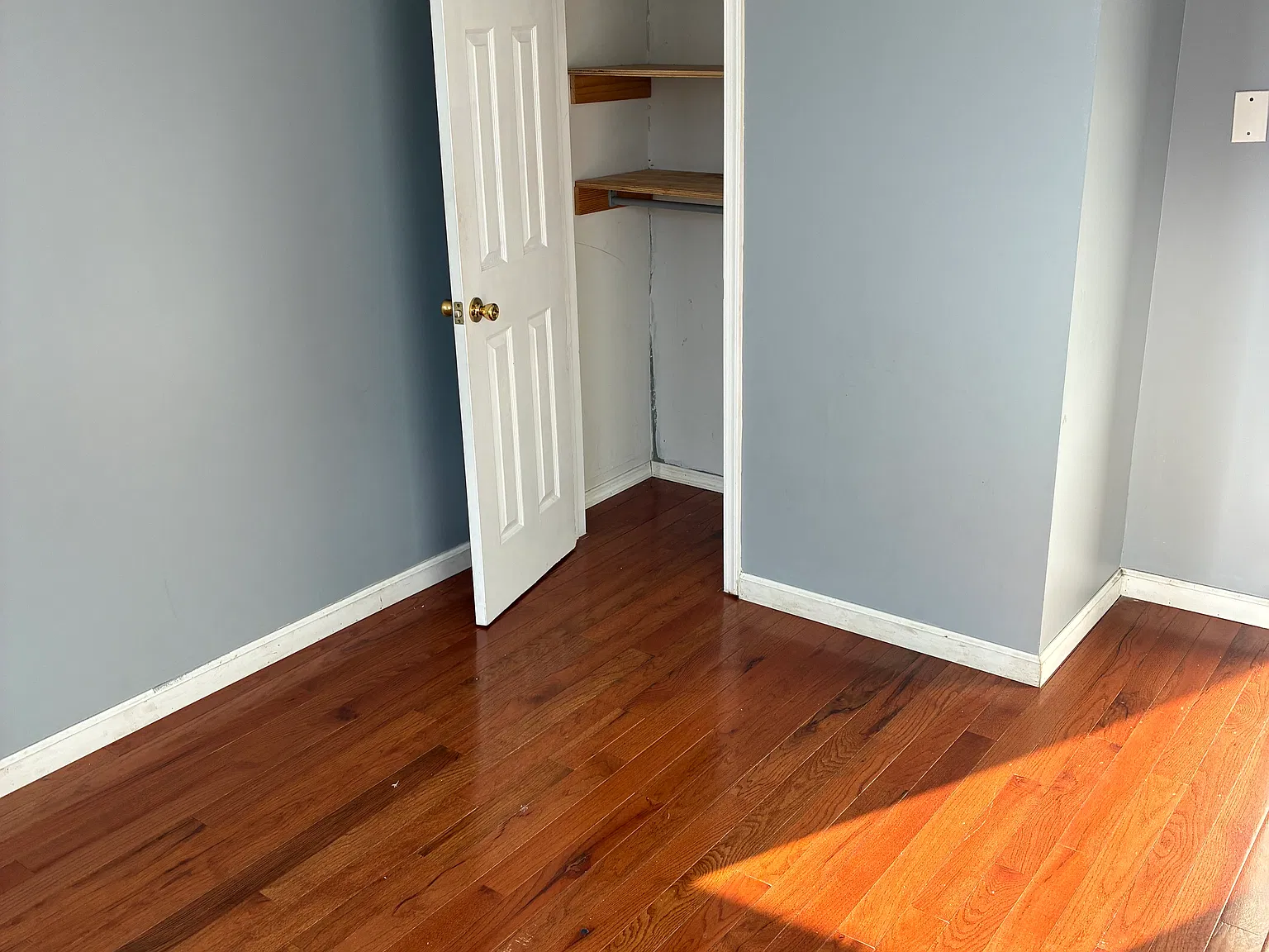 3 bed, 1150 sqft, $2,200 — Photo 2