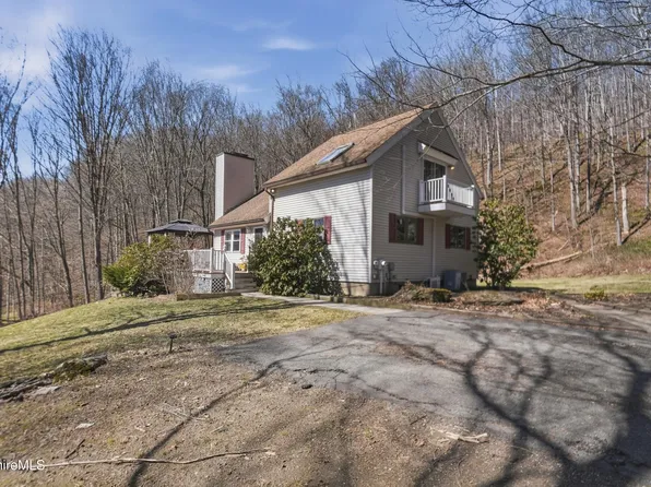 56 Victoria Ln, Lanesborough, MA 01237