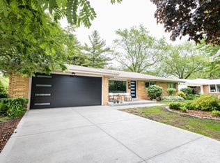 8450 N Indian Creek Pkwy, Fox Pt, WI 53217