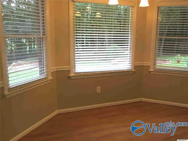 111 Capote Dr — Photo 7
