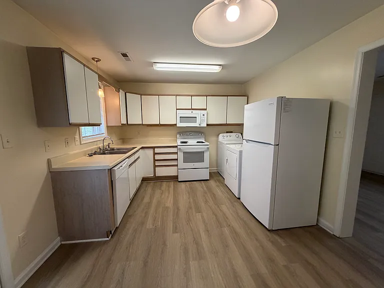 111 McConville Rd #B — Photo 5