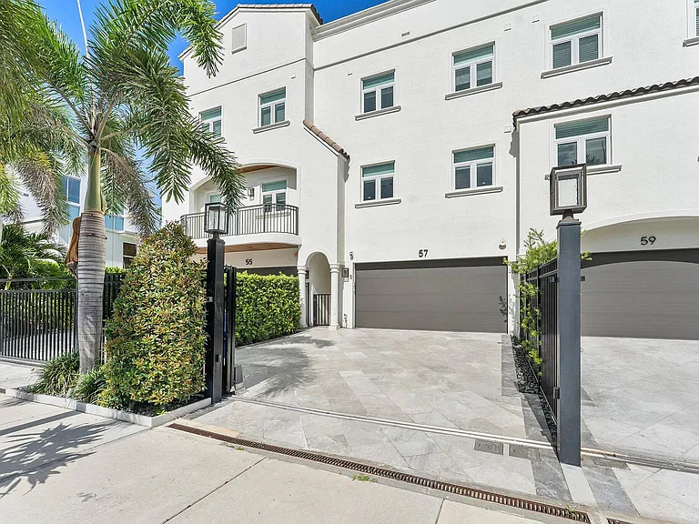 57 Isle Of Venice Dr #57 — Photo 2