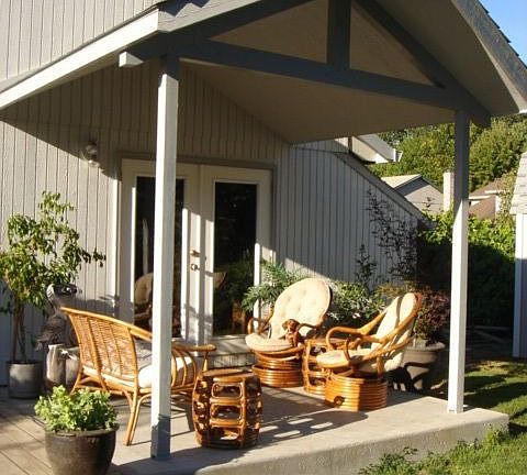 covered patio w/tile & sunshade