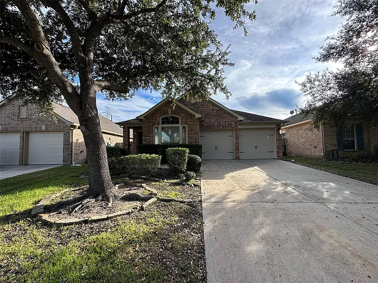 27511 Gatlin Ln — Photo 2