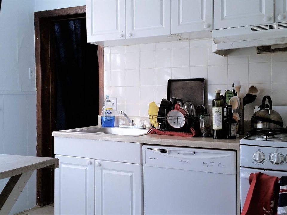 2nd image of 38 Park Vale Ave #Mz5