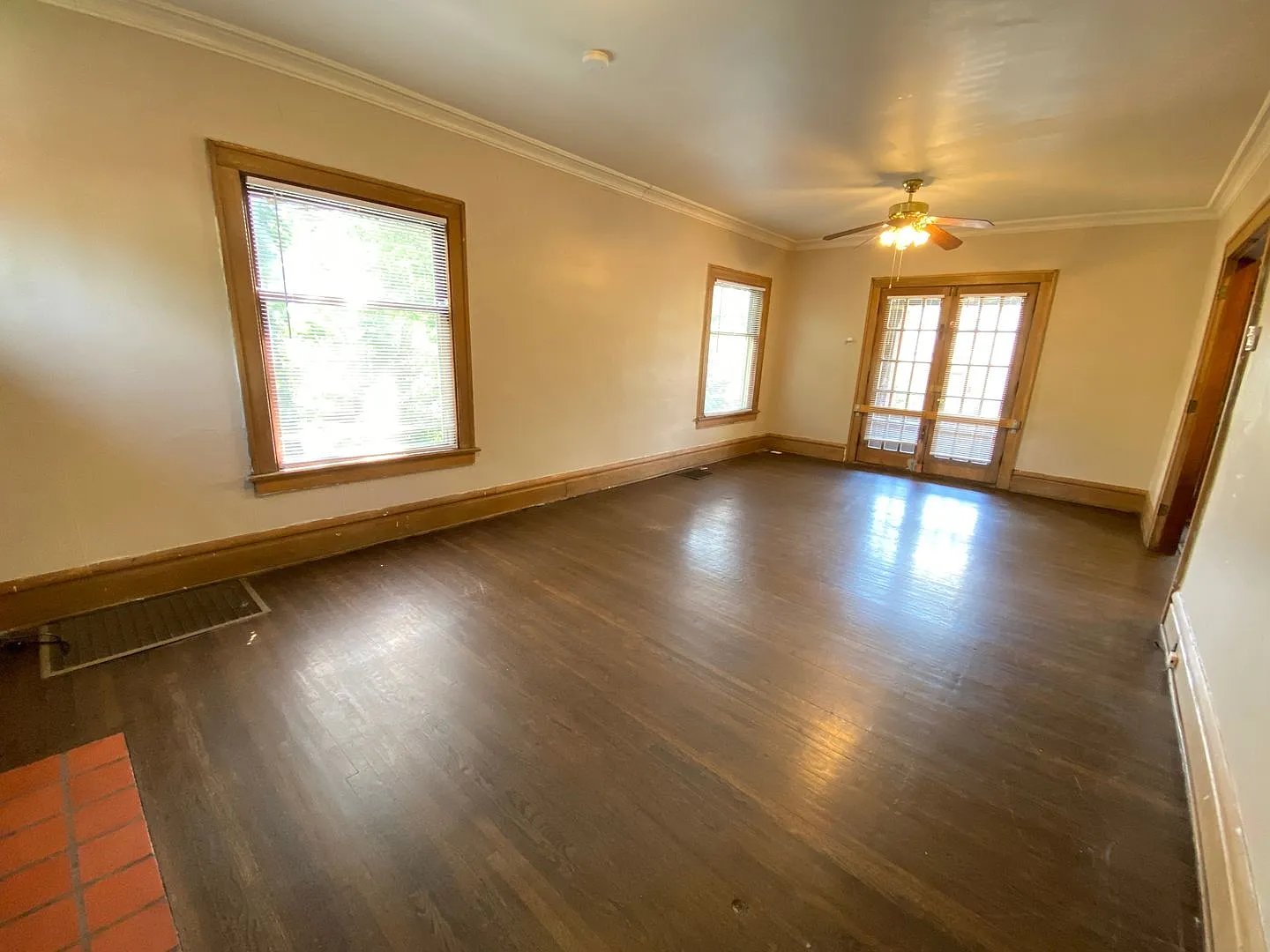 Waldeck Ave 2084 NCR — Photo 4