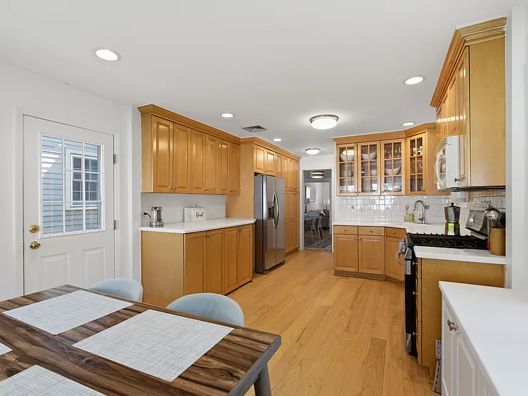27 N Dutcher St — Photo 12