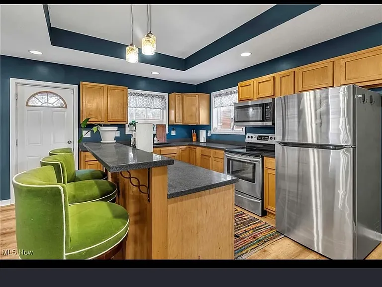 1374 W 116th St — Photo 3
