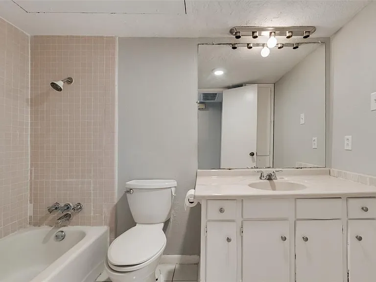 15914 Stillwood St #1079 — Photo 15