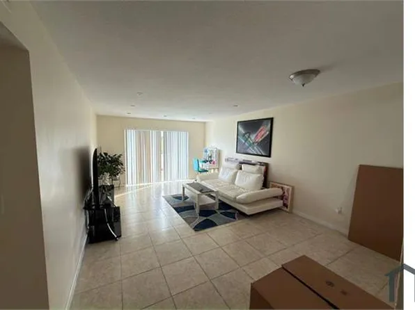 15225 NE 6th Ave APT B205, Miami, FL 33162
