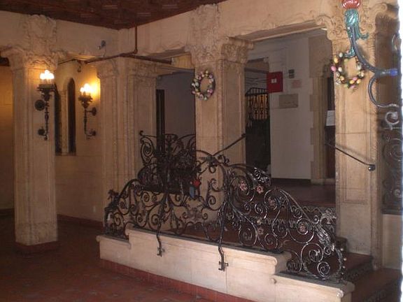 4th image of 1737 Whitley Ave APT 403