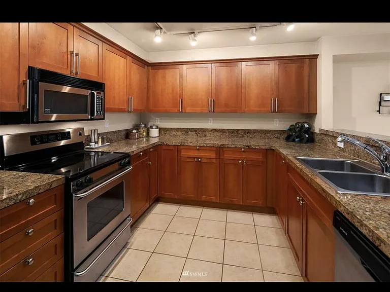 120 1st Ave #101 — Photo 13