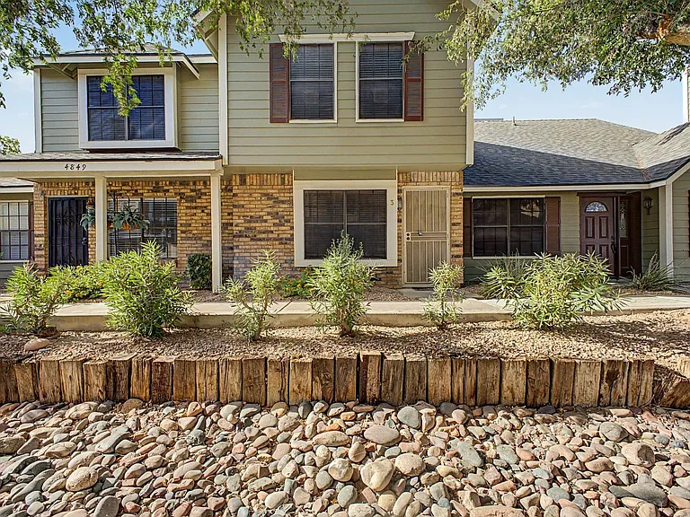 4849 E Kachina Trl #3 — Photo 1