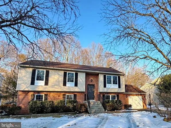 6887 Kangaroo Dr, Waldorf, MD 20603