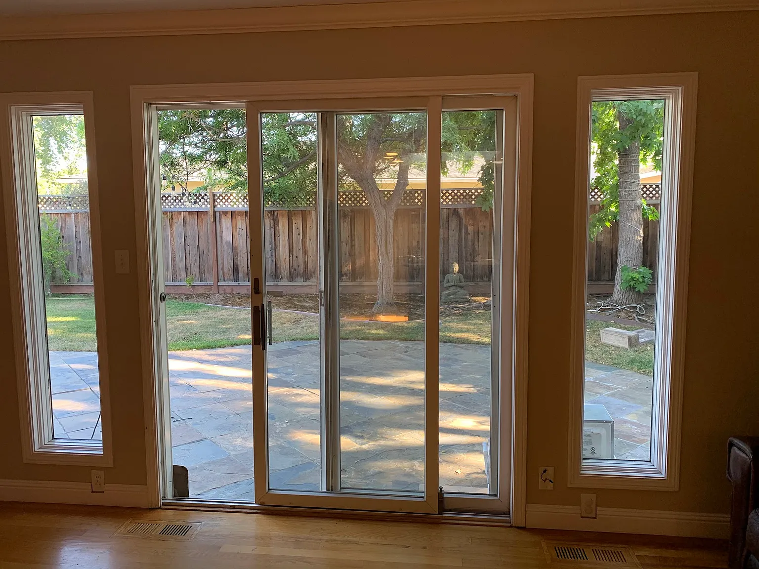 5 bed, 2412 sqft, $8,250 — Photo 3
