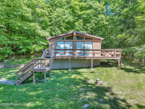 9 Apple St, Harveys Lake, PA 18618