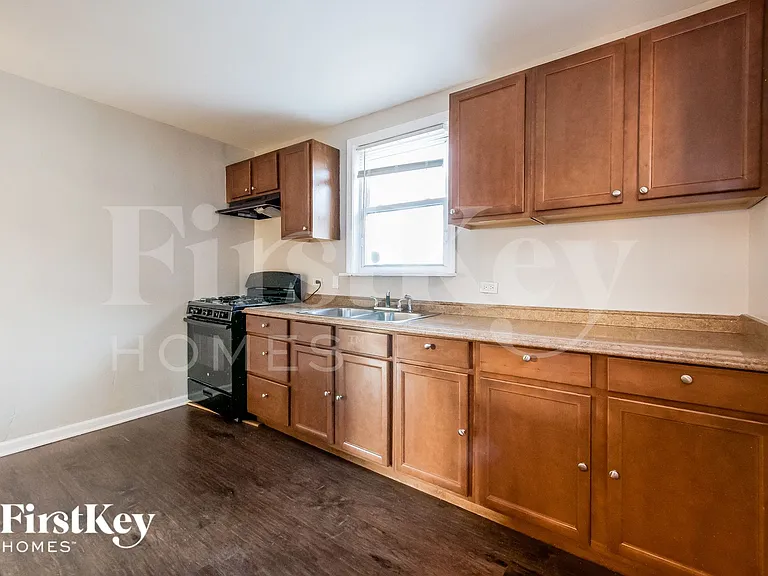 19 E 140th Ct — Photo 7