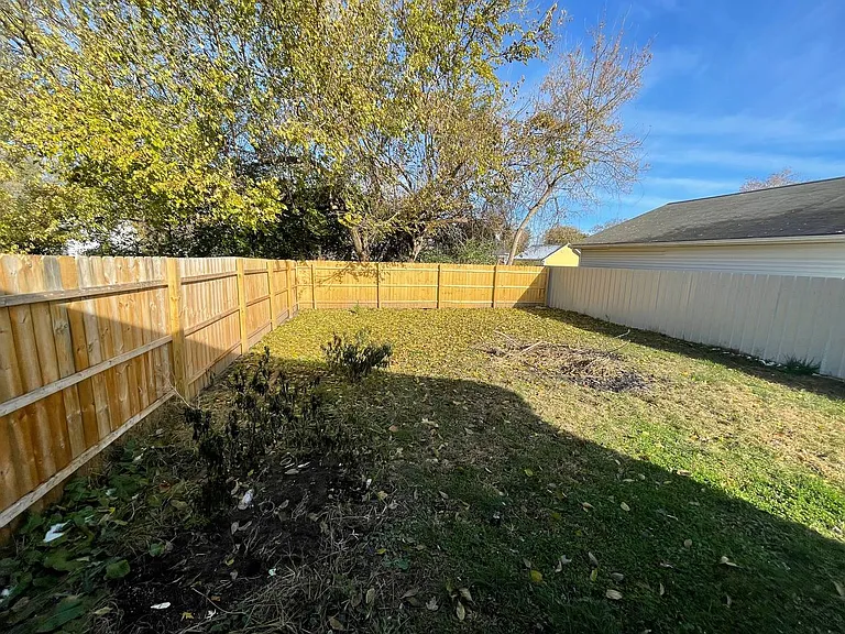 3217 Main St — Photo 12