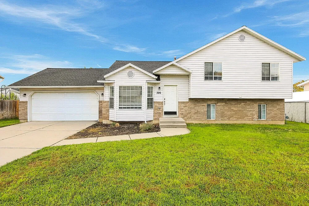 4 bed, 2.0 bath, 2546 sqft, $2,290 — Photo 1