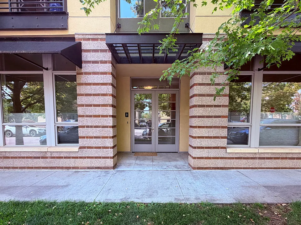 4525 13th St #4B