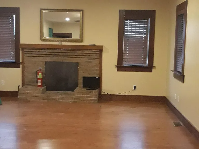 611 Kelton Ave — Photo 5