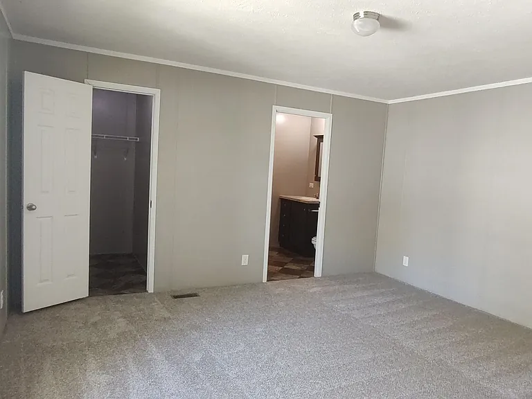 Avon Lakes Estates — Photo 48