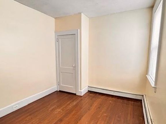 3rd image of 758 Hamilton St