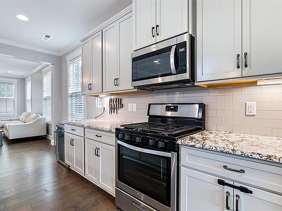 3rd image of 3228 Castlerock Dr