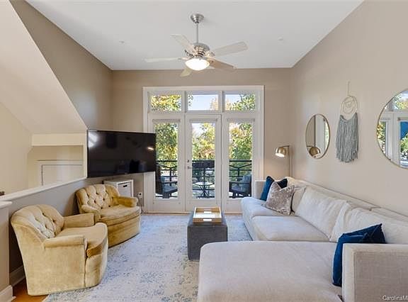 3rd image of 814 Garden District Dr