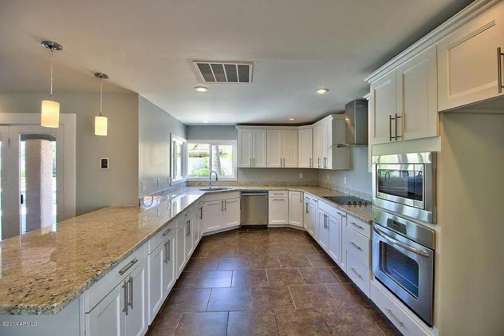 4 bed, 2276 sqft, $3,050 — Photo 3