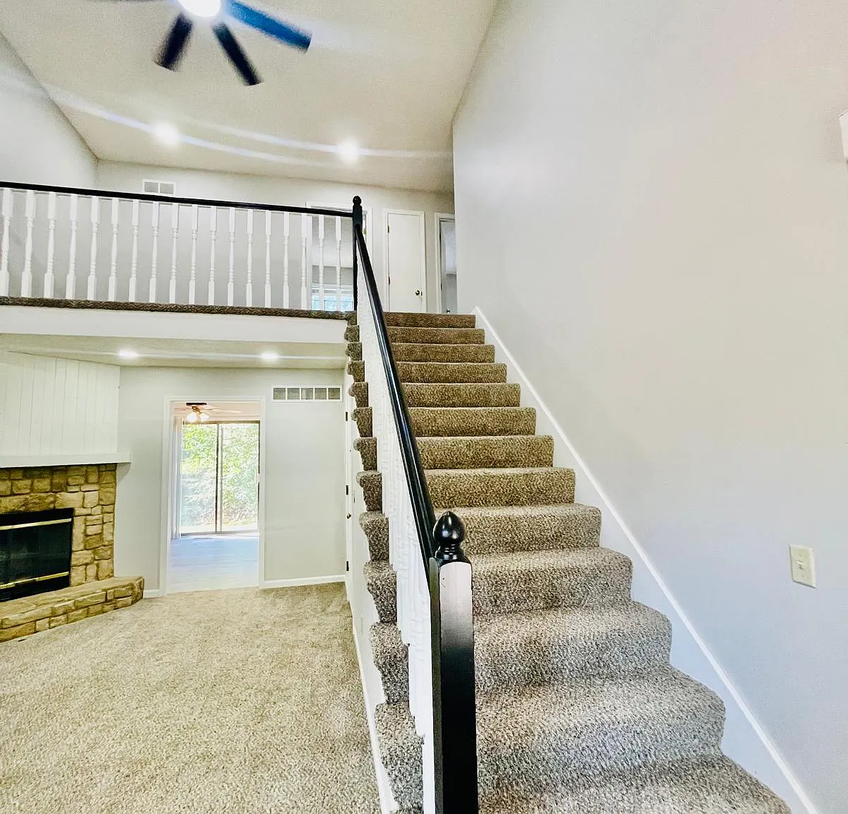 3 bed, 1.5 bath, 1380 sqft, $2,195 — Photo 3