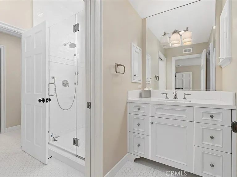 2431 Bayshore Dr — Photo 32