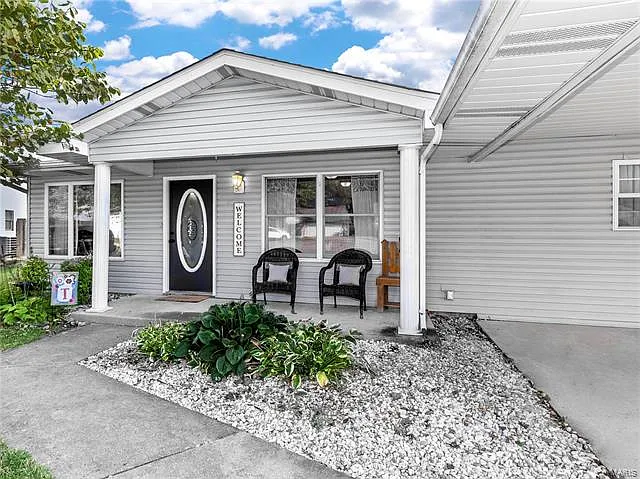 48 Gemstone Dr photo 1