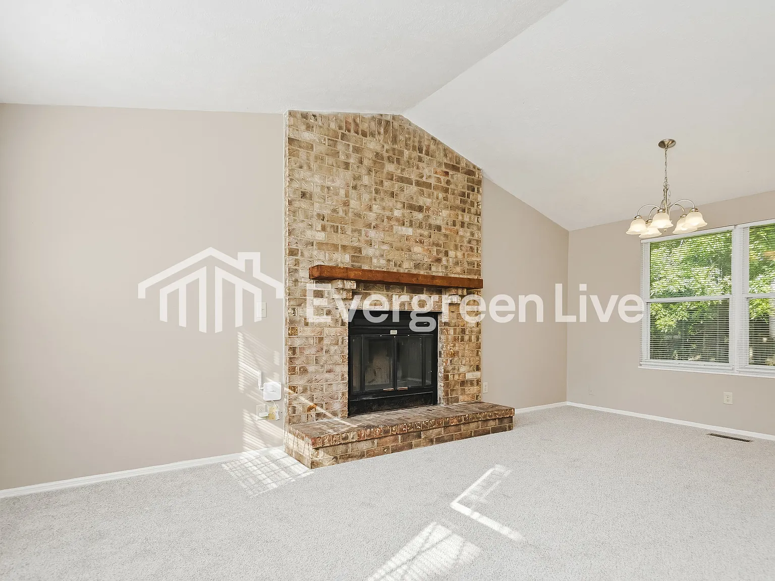 3 bed, 2.5 bath, 1678 sqft, $1,745 — Photo 3