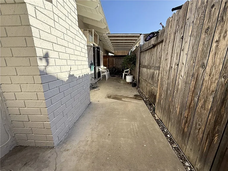 7672 Amazon Dr #1 — Photo 24