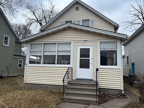 2613 Banks Ave Photo 1