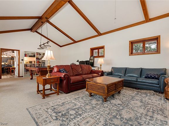 4th image of 9707 Lakewood Dr NE
