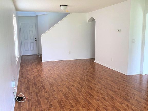 3rd image of 2183 Heathwood Cir